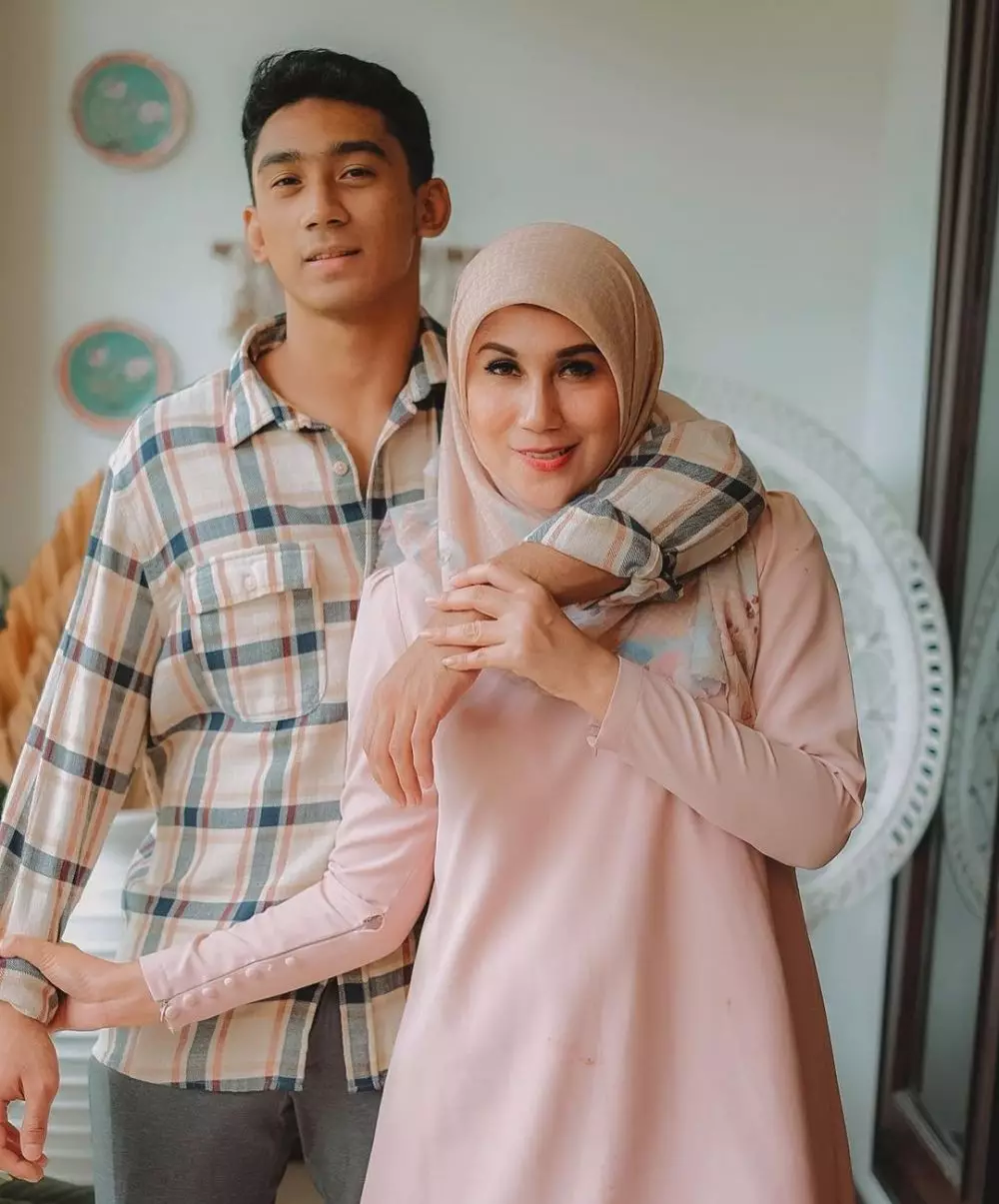 Ultah Marini Zumarnis © berbagai sumber