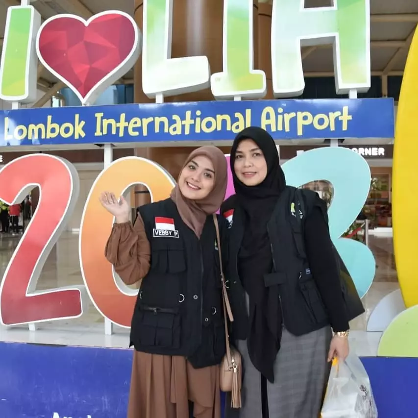 Vebby Palwinta dan ibunya © Instagram