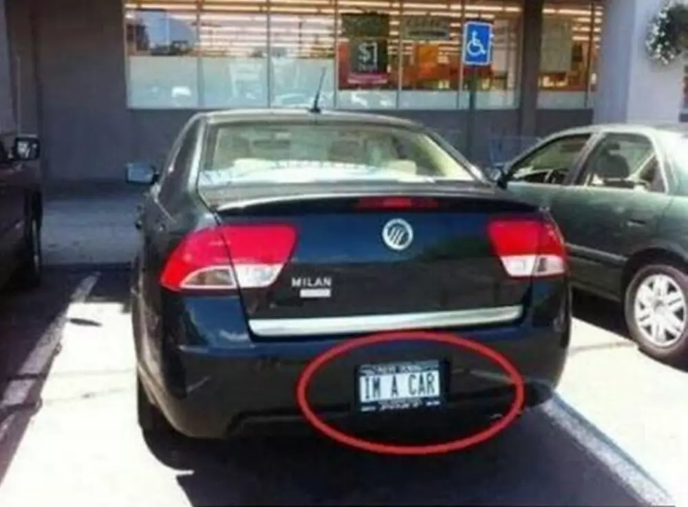 pelat nomor nyeleneh © Berbagai Sumber