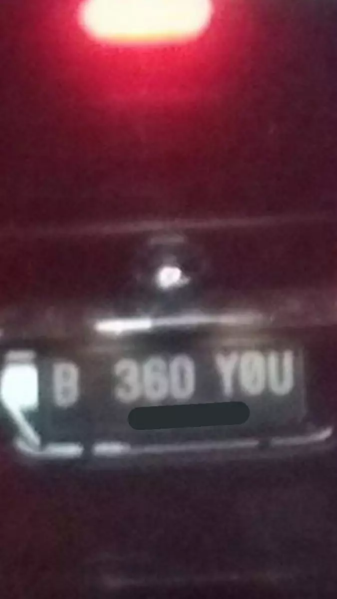 pelat nomor nyeleneh © Berbagai Sumber