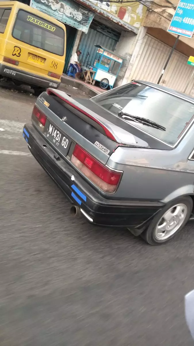 pelat nomor nyeleneh © Berbagai Sumber