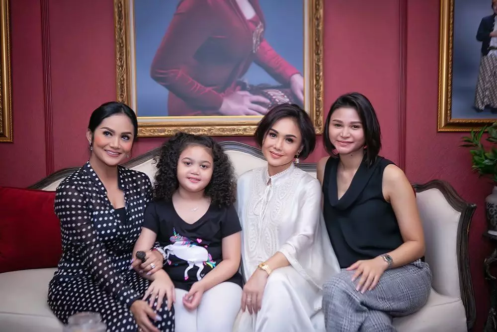 potret kompak yuni shara, krisdayanti, dan kartika sary © Instagram potret kompak yuni shara, krisdayanti, dan kartika sary © Instagram