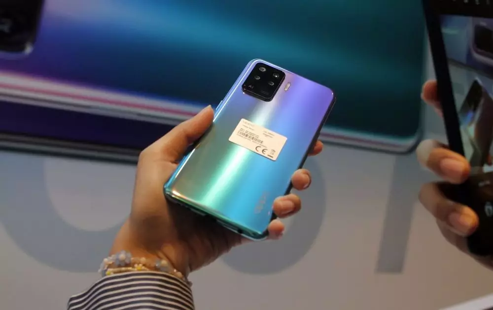 Oppo Reno5 F Resmi Meluncur © 2021 brilio.net
