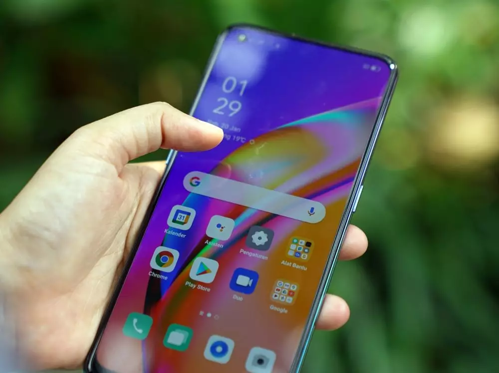 Oppo Reno5 F Resmi Meluncur © 2021 brilio.net