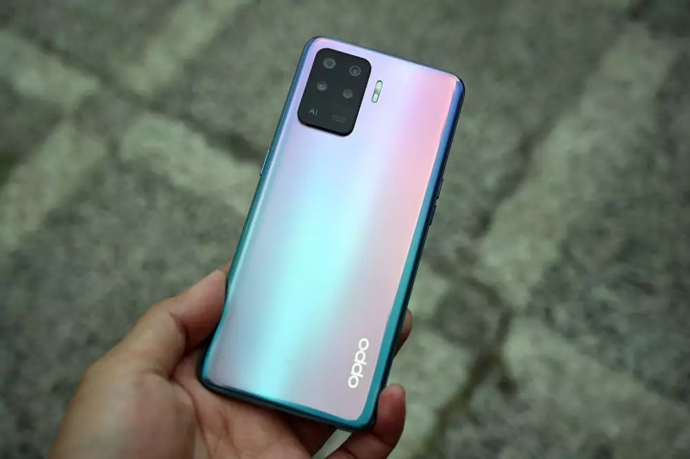 Oppo Reno5 F Resmi Meluncur © 2021 brilio.net