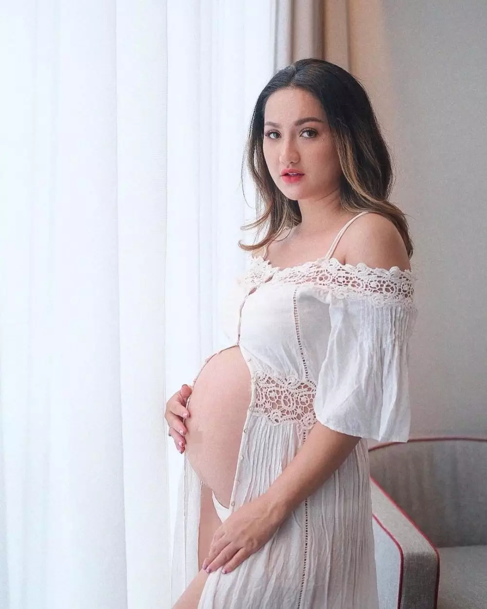 Potret maternity shoot Tengku Dewi © 2021 brilio.net