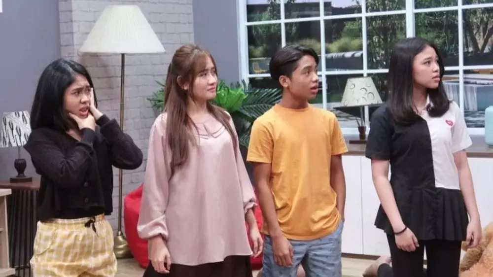 Betrand Peto dengan Anneth & Alifa Lubis © 2021 brilio.net Betrand Peto dengan Anneth & Alifa Lubis © 2021 brilio.net