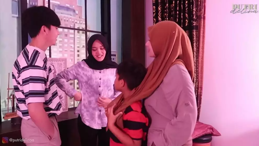 Nathalie dengan Putri Jeffry © YouTube Nathalie dengan Putri Jeffry © YouTube