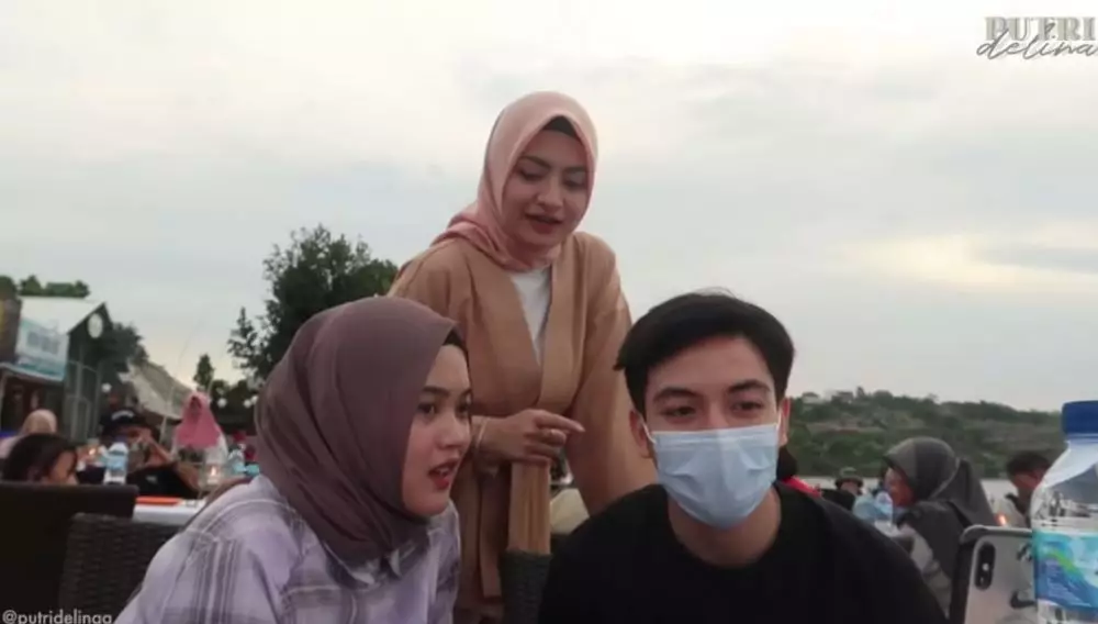 Nathalie dengan Putri Jeffry © YouTube Nathalie dengan Putri Jeffry © YouTube