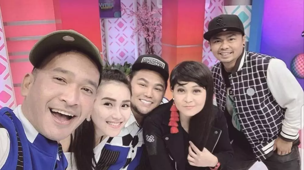 Mita The Virgin dengan rambut panjang © 2021 brilio.net