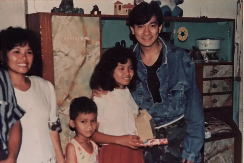foto lawas Andy Lau dan anak angkatnya © 2021 brilio.net