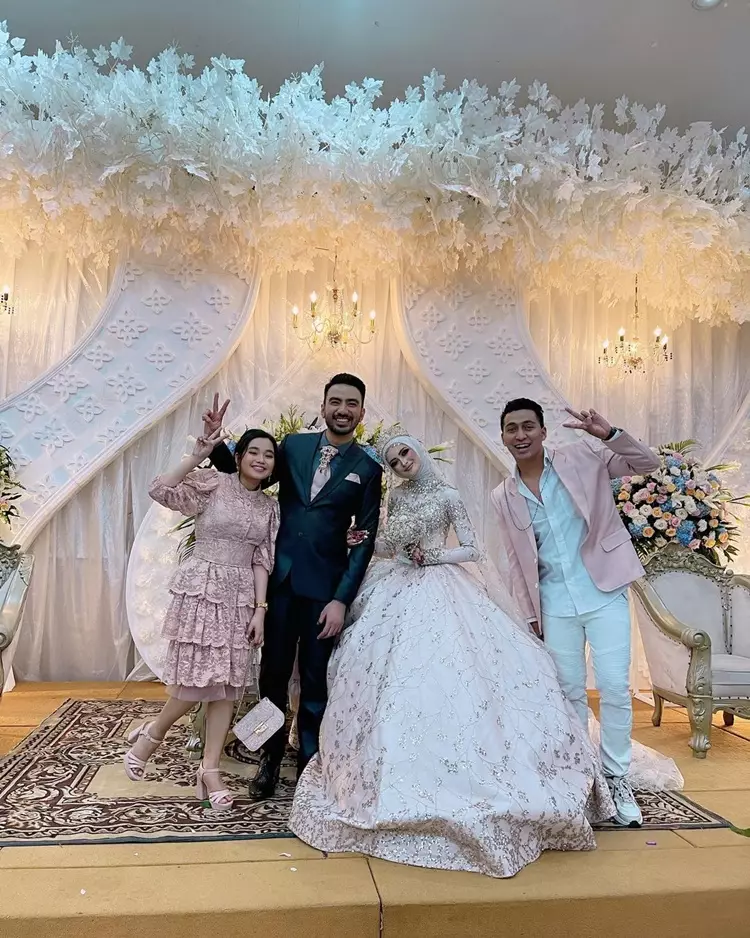 jebolan D'Academy saat kondangan © 2021 brilio.net jebolan D'Academy saat kondangan © 2021 brilio.net