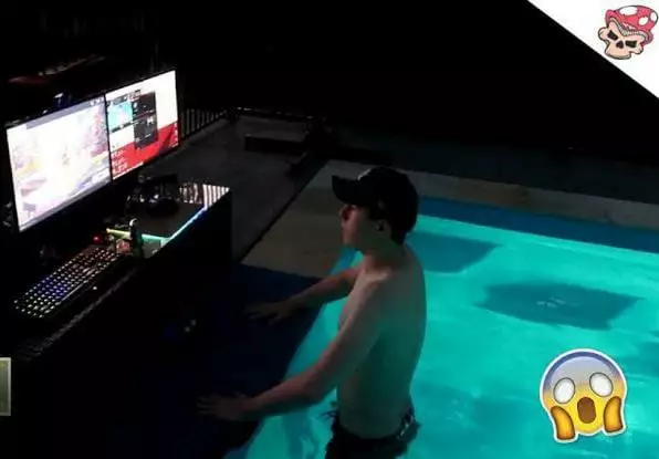 tingkah kocak di kolam renang Instagram