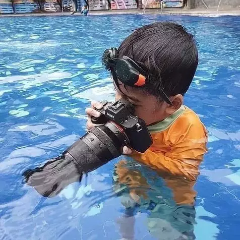 tingkah kocak di kolam renang Instagram