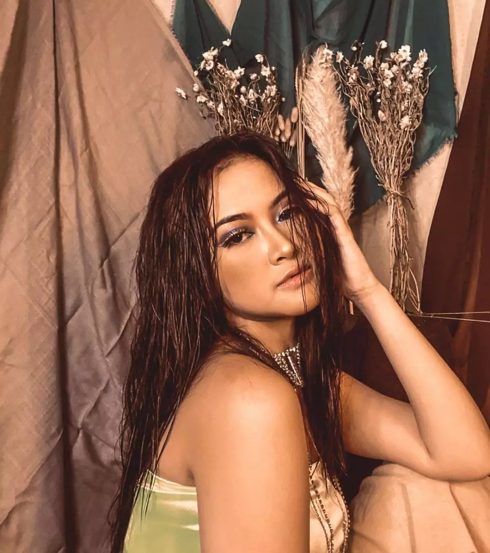 gaya pemotretan Gabriella Larasati © 2021 brilio.net Instagram gaya pemotretan Gabriella Larasati © 2021 brilio.net Instagram