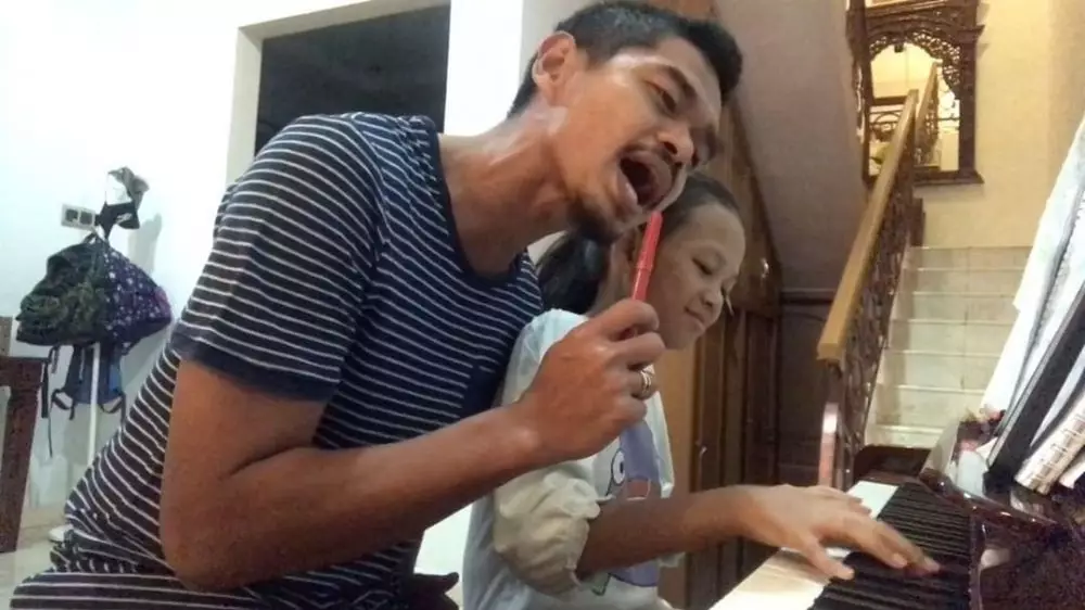 potret harmonis keluarga Bambang Pamungkas © 2021 brilio.net Instagram potret harmonis keluarga Bambang Pamungkas © 2021 brilio.net Instagram