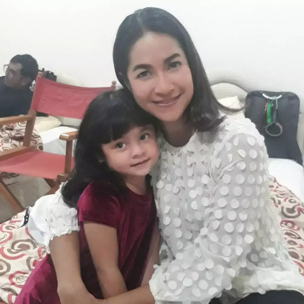 Momen gemas Fara Shakila 'Reyna' bareng pemain Ikatan Cinta © Instagram