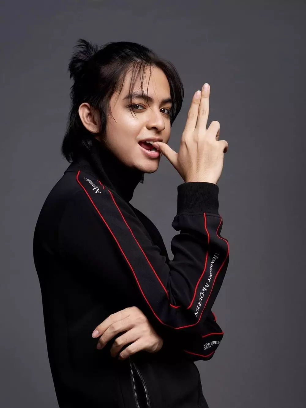 Angga Yunanda mirip tokoh Eren Yeager  © 2021 brilio.net Angga Yunanda mirip tokoh Eren Yeager  © 2021 brilio.net