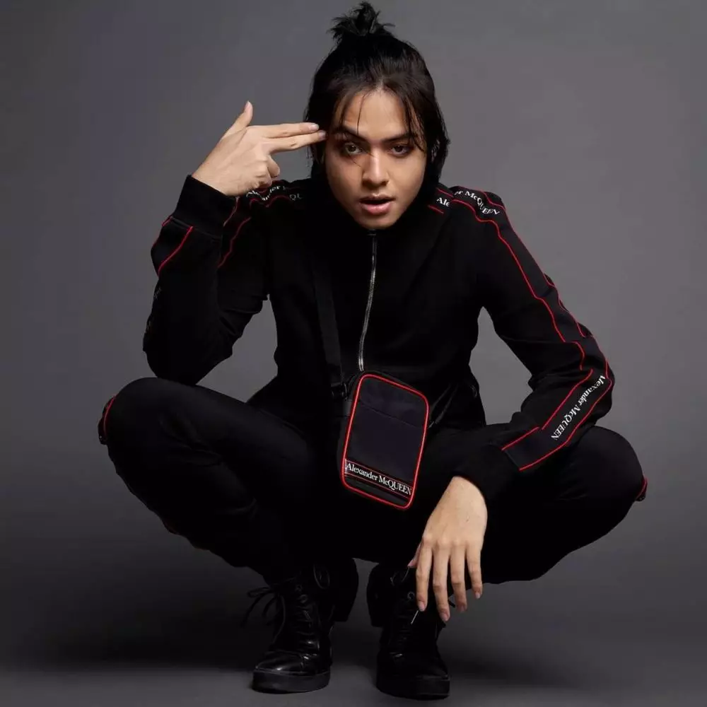 Angga Yunanda mirip tokoh Eren Yeager  © 2021 brilio.net Angga Yunanda mirip tokoh Eren Yeager  © 2021 brilio.net