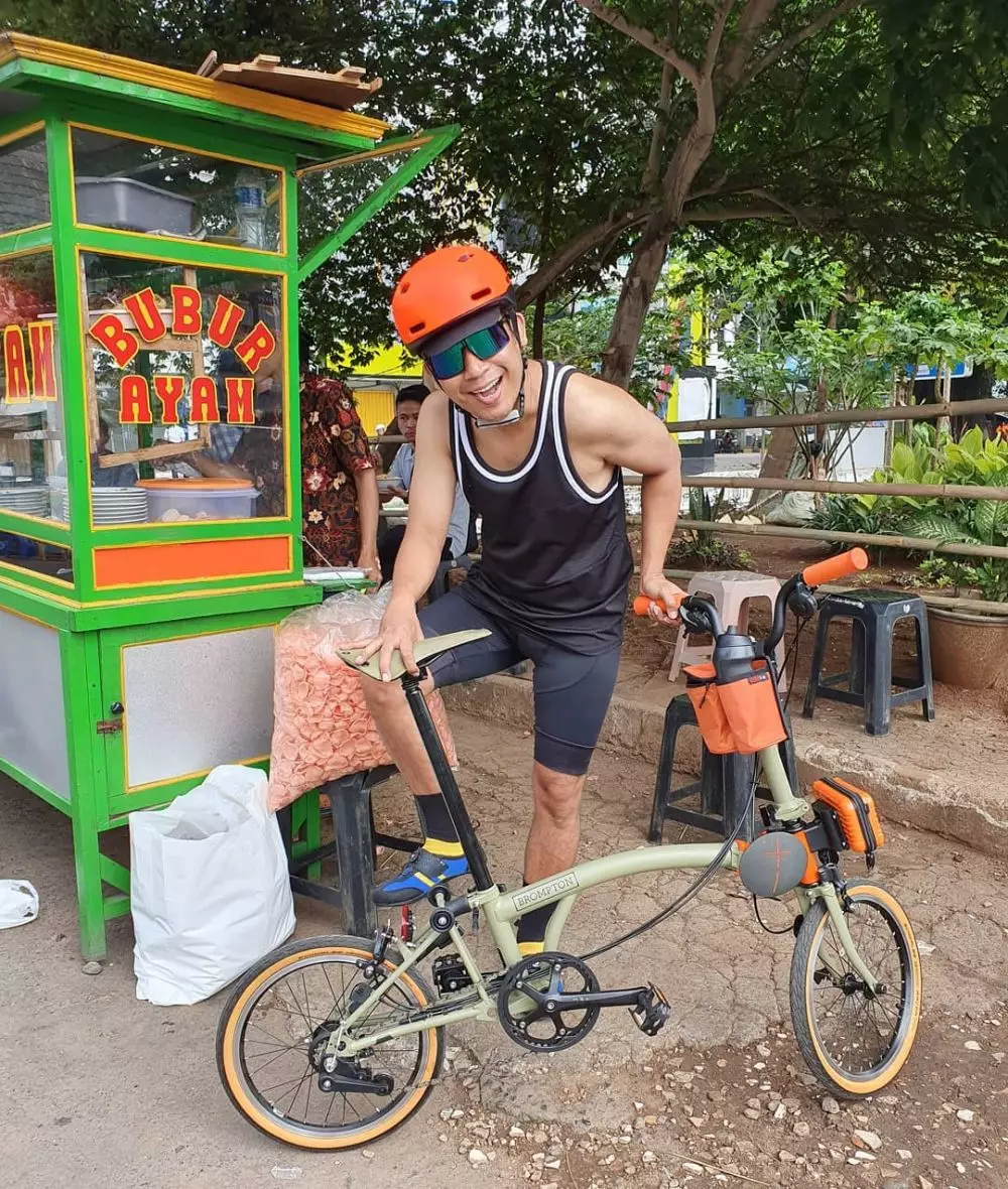 seleb jajan makanan gerobak © 2021 brilio.net