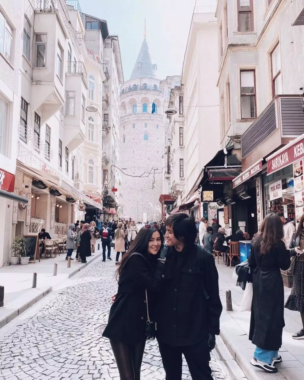 Bulan madu Kevin dan Vicy © Instagram