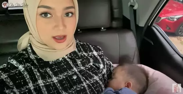 keluarga Citra Kirana & Erica Putri pemotretan © 2021 brilio.net