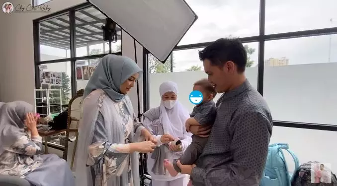 keluarga Citra Kirana & Erica Putri pemotretan © 2021 brilio.net