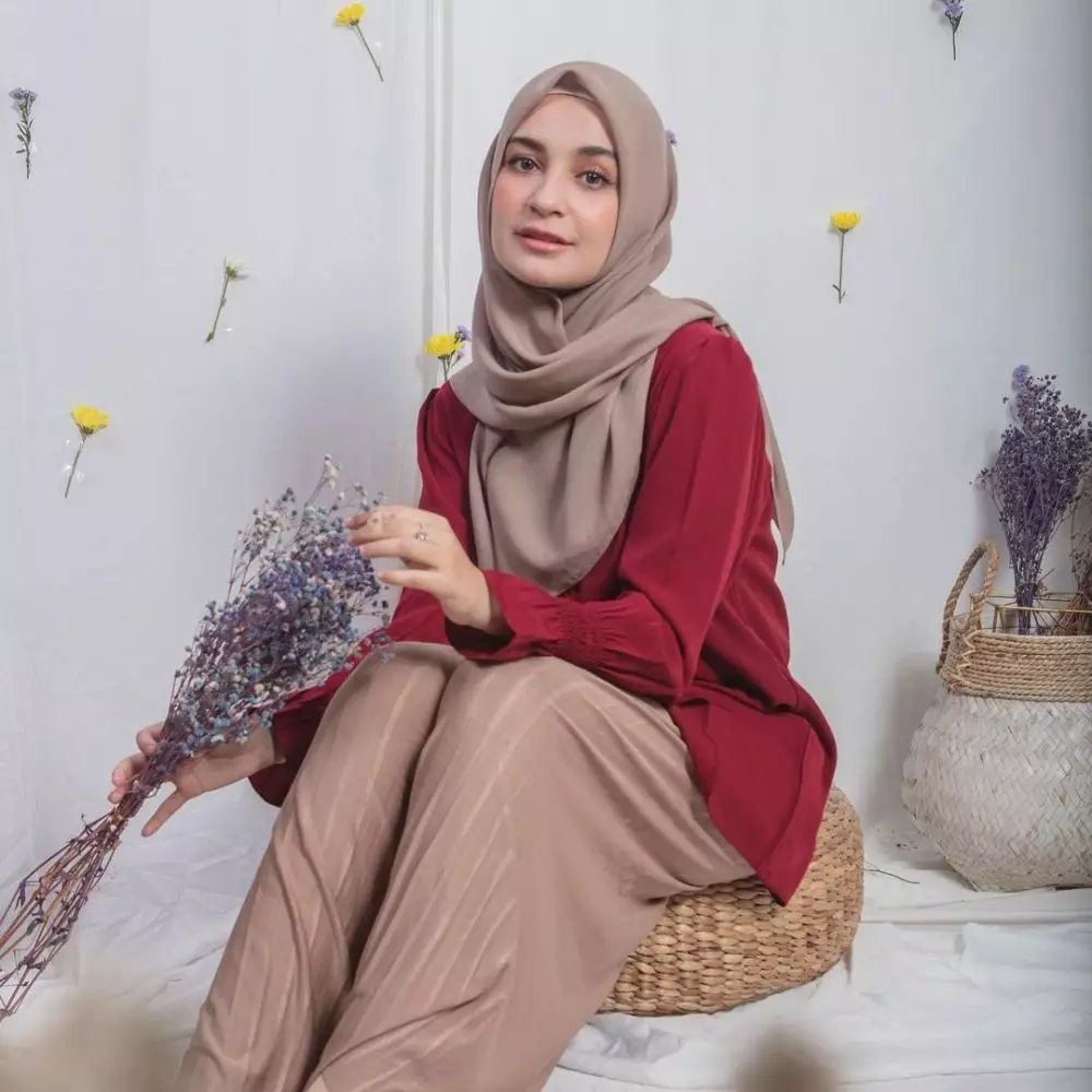 Shireen sungkar bermakeup tebal © 2021 brilio.net