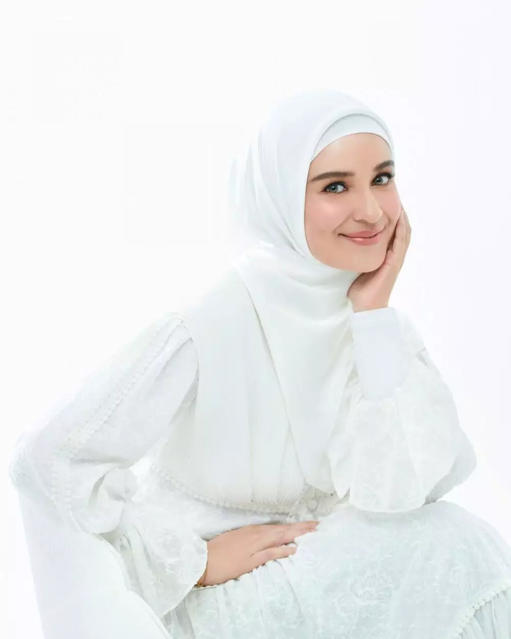 Shireen sungkar bermakeup tebal © 2021 brilio.net