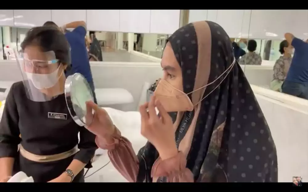 Momen Kartika Putri laser alis YouTube