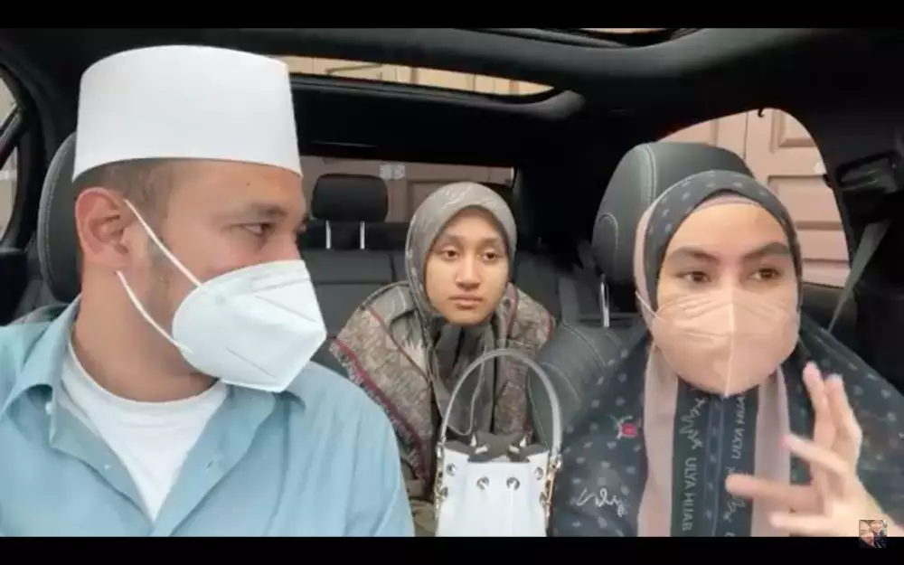 Momen Kartika Putri laser alis YouTube