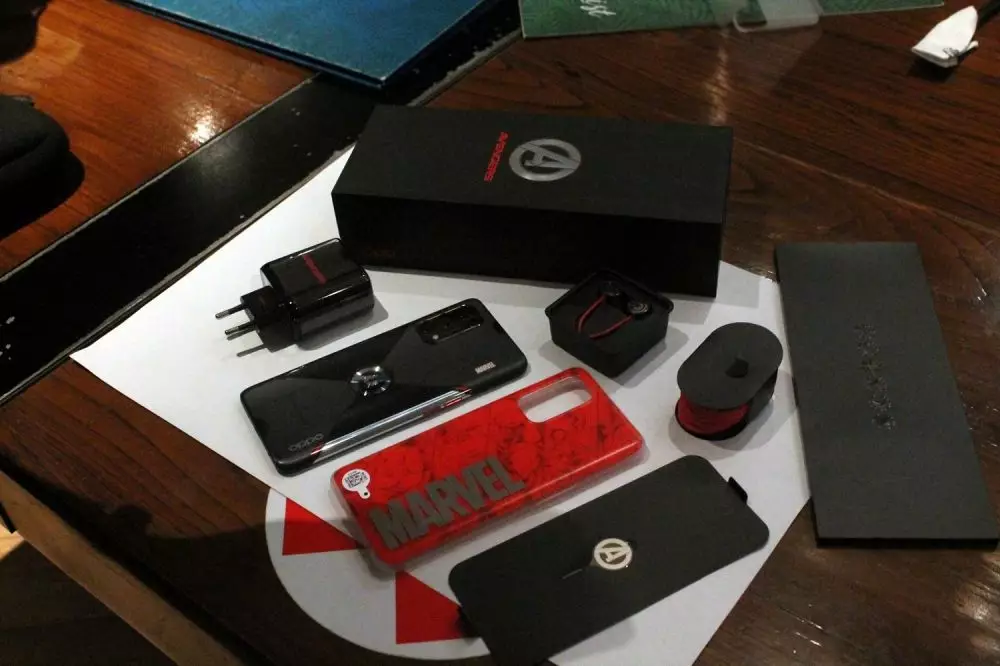 Oppo Reno5 Marvel Edition © 2021 brilio.net Oppo Reno5 Marvel Edition © 2021 brilio.net