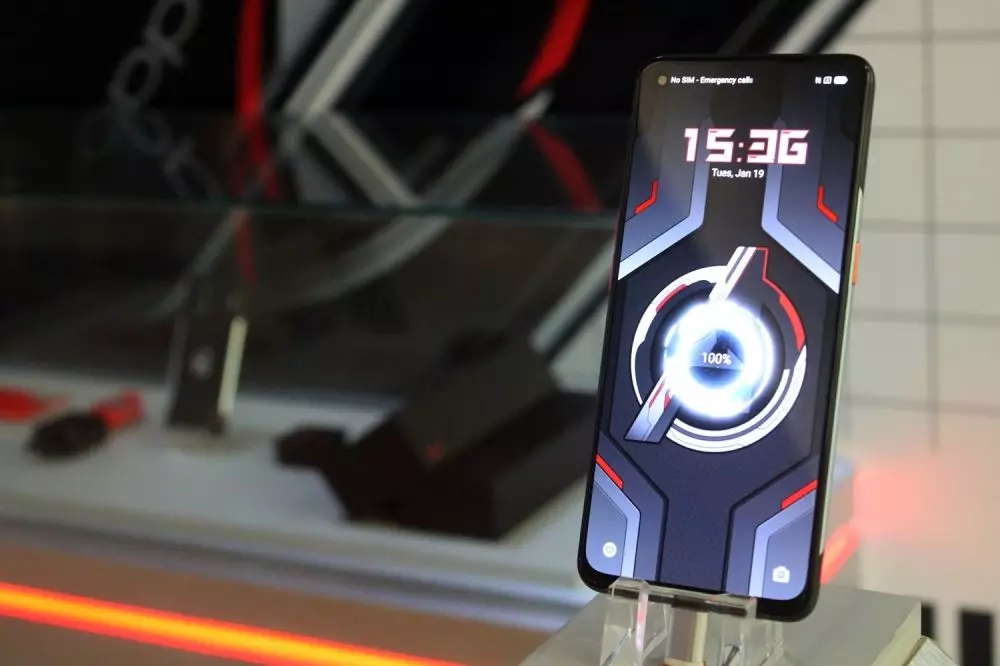 Oppo Reno5 Marvel Edition © 2021 brilio.net Oppo Reno5 Marvel Edition © 2021 brilio.net