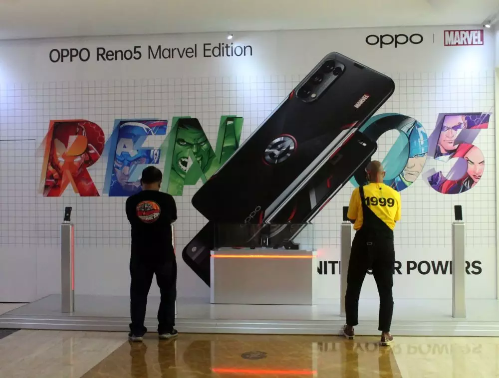 Oppo Reno5 Marvel Edition © 2021 brilio.net Oppo Reno5 Marvel Edition © 2021 brilio.net