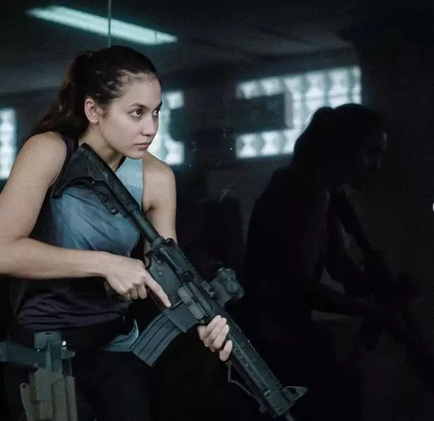 pevita pearce saat olahraga menembak Instagram