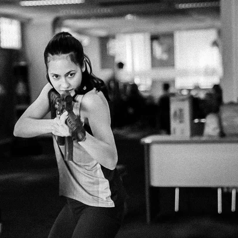 pevita pearce saat olahraga menembak Instagram