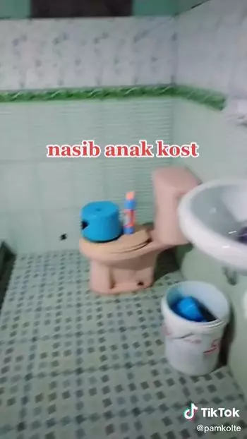kamar mandi dalam kos tanpa tembok TikTok