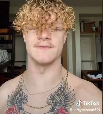 pemuda bisa tepuk pundak TikTok