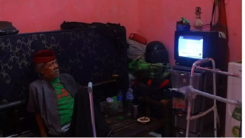 Fakta komedian Urip Arphan Berbagai sumber Fakta komedian Urip Arphan Berbagai sumber