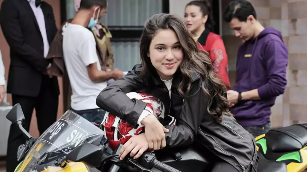 Yasmin Napper saat kendarai moge © 2021 brilio.net