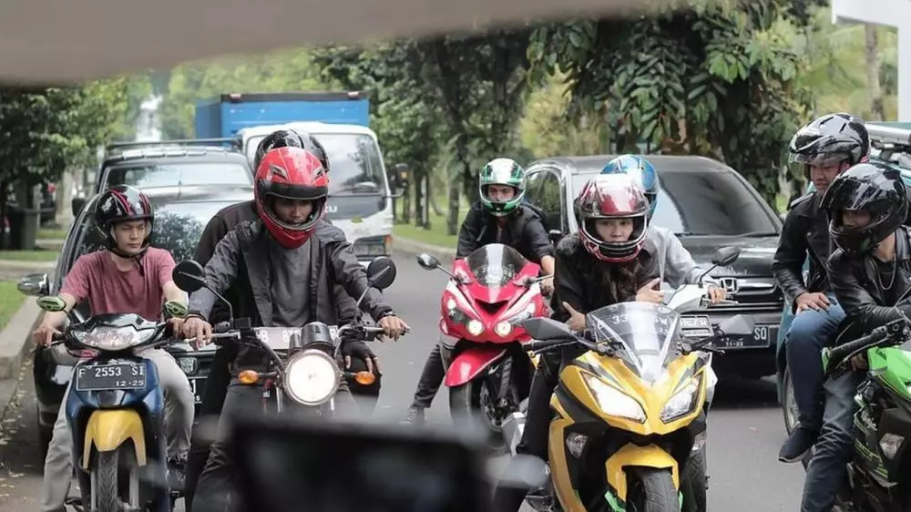 Yasmin Napper saat kendarai moge © 2021 brilio.net