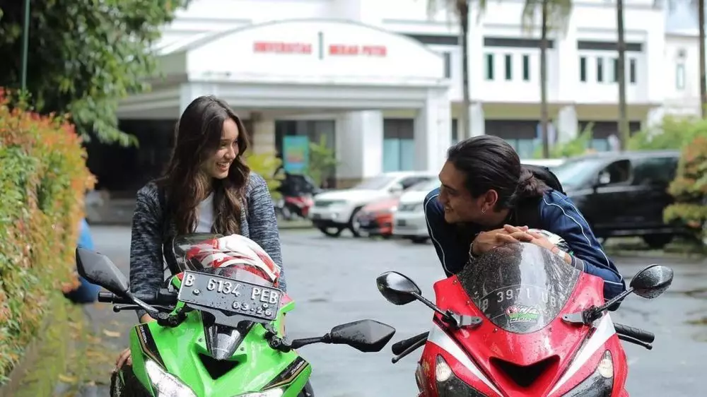 Yasmin Napper saat kendarai moge © 2021 brilio.net