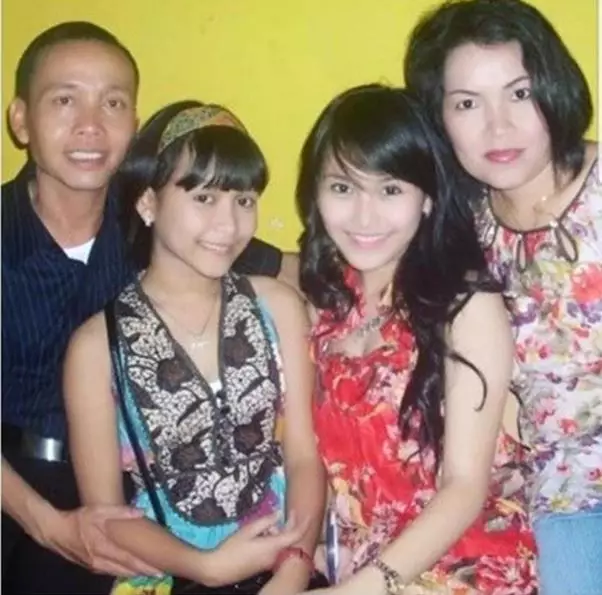 potret lawas ayah Ayu Ting Ting © 2021 brilio.net