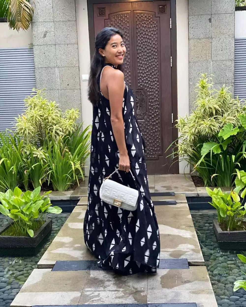 potret Olivia Zalianty kenakan dress © 2021 brilio.net potret Olivia Zalianty kenakan dress © 2021 brilio.net