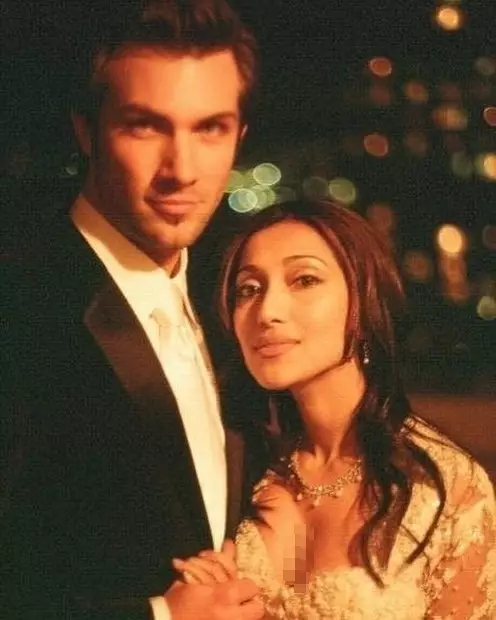 Tia Azhari dan suami bule © 2021 brilio.net Tia Azhari dan suami bule © 2021 brilio.net