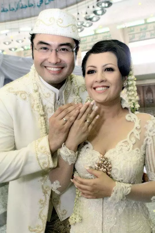 aktor Ikatan Cinta pakai peci © 2021 brilio.net