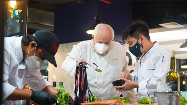 Penampakan restoran baru Rieta Amilia  Instagram Penampakan restoran baru Rieta Amilia  Instagram