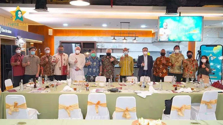 Penampakan restoran baru Rieta Amilia  Instagram Penampakan restoran baru Rieta Amilia  Instagram
