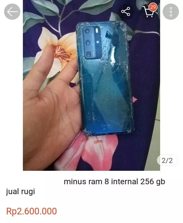 Dagangan di online shop © Twitter