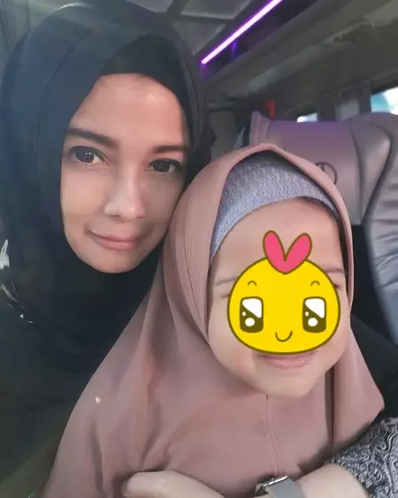 gaya ratu sinetron 90-an momong anak © 2021 brilio.net